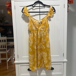 ✨NWT Yellow Floral Dress✨